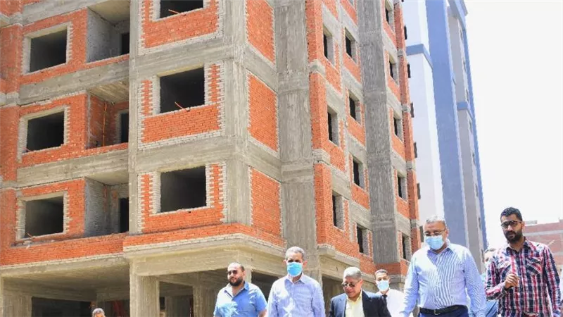 محافظ الغربية يتفقد عمارات الإسكان الاجتماعي وأعمال الرصف بطنطا(صور)