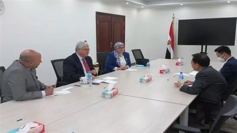 د. خالد عبد الغفار يستعرض تقريرًا عن آليات التعاون التعليمي والتكنولوجي مع الصين (صور)
