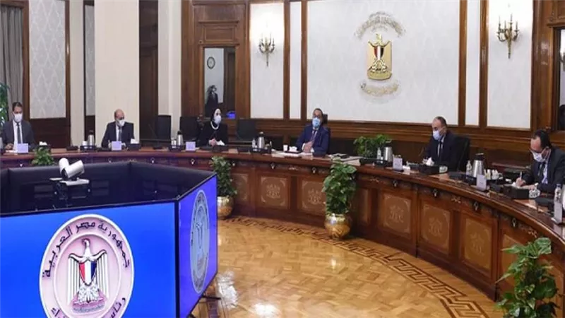 رئيس الوزراء يستعرض فرص الاستثمار الصناعي لتعميق التصنيع المحلي (صور)
