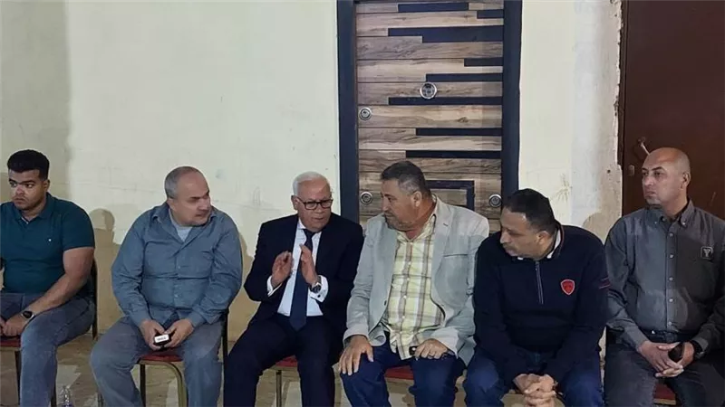محافظ بورسعيد يزور أسرة شهيد الواجب الوطني المجند أسامة عيد لتقديم واجب العزاء
