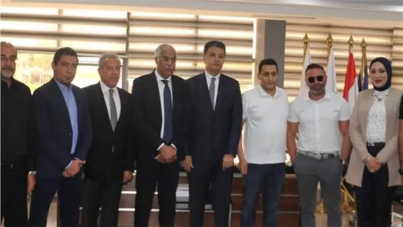 إيهاب جلال يوقع علي عقود تدريب منتخب مصر 