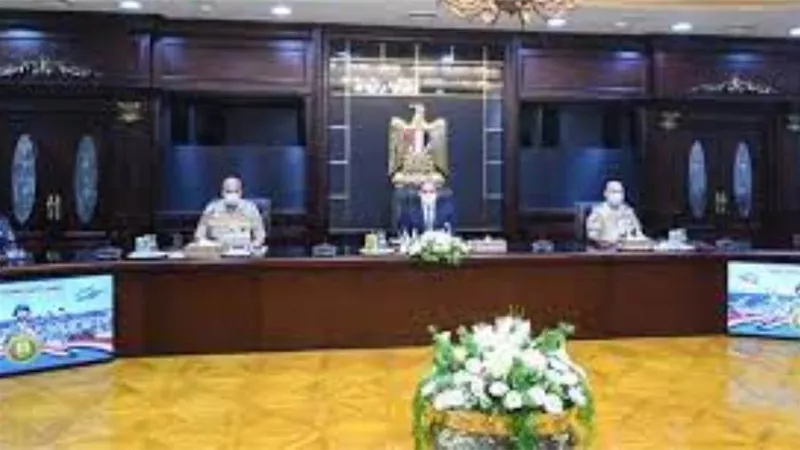 السيسي يشيد بدور القوات المسلحة في اقتلاع جذور الإرهاب من سيناء