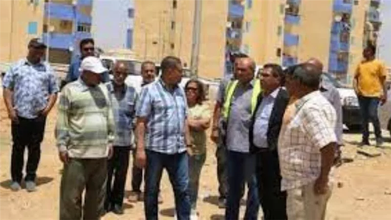 سكرتير عام السويس يتفقد كفاءة النظافة العامة والخدمات وتطوير المدن السكنية