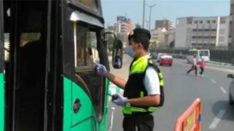 حملات مكثفة بمحاور القاهرة والجيزة لرصد مخالفى قواعد المرور