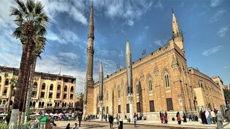  عاجل | الأوقاف تحسم الجدل بشأن إسناد إدارة مسجد الحسين لجهة خاصة
