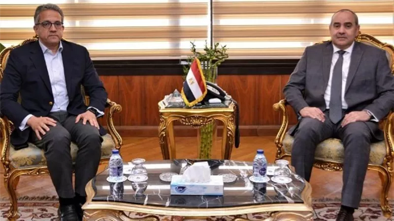 وزيرا الطيران والآثار يبحثان آليات تنشيط الحركة الجوية والسياحية وتذليل العقبات للمستثمرين