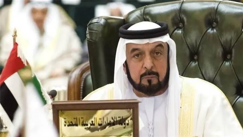 شيوخ الإمارات يؤدون صلاة الجنازة على خليفة بن زايد