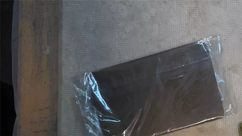 ضبط حشيش مهرب داخل حقيبة راكب مصري في مطار القاهرة 