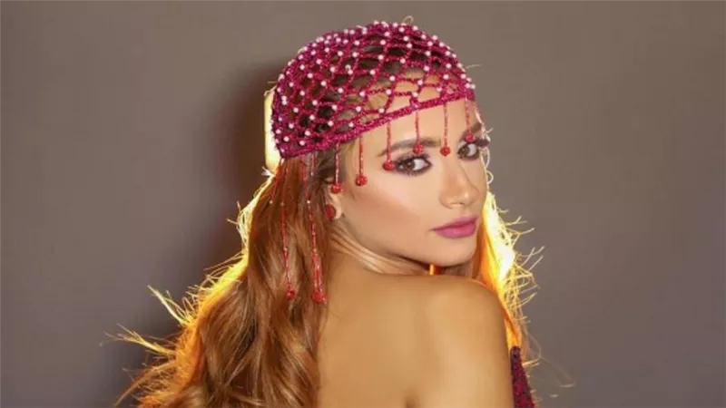 بعد تألقها في حفل العيد بالغردقة.. اللبنانية كارولينا كرم تستعد لصيف 2022 بعدة حفلات بالعلمين الجديدة وعمل رامي (صور)
