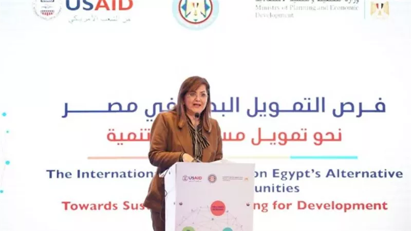 وزيرة التخطيط تفتتح 