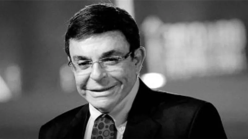 عزاء سمير صبري يتزين بصوره.. ويسرا وبشرى أول الحاضرين