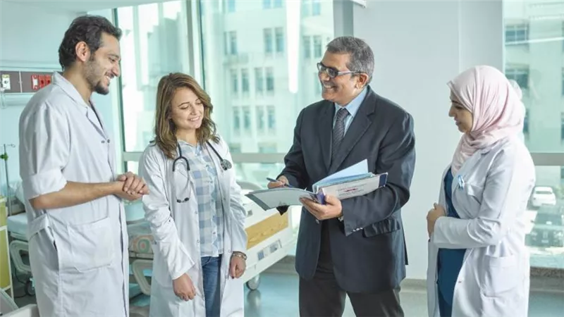 كلية الطب البشري جامعة مصر للعلوم والتكنولوجيا.. صرح عملاق فى خدمة العلم والمجتمع