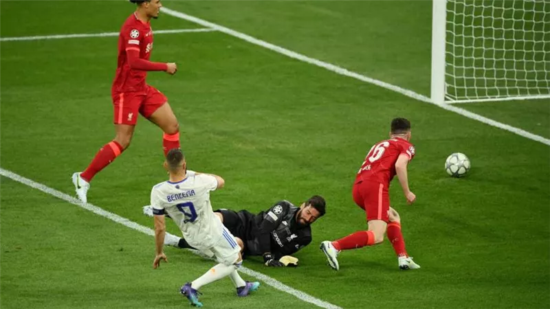 هدف ملغي.. شوط أول ناري بين ليفربول وريال مدريد في نهائي أوروبا