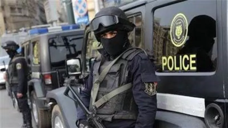 ضبط شخصين انتحلا صفة موظفين للنصب على عملاء البنوك