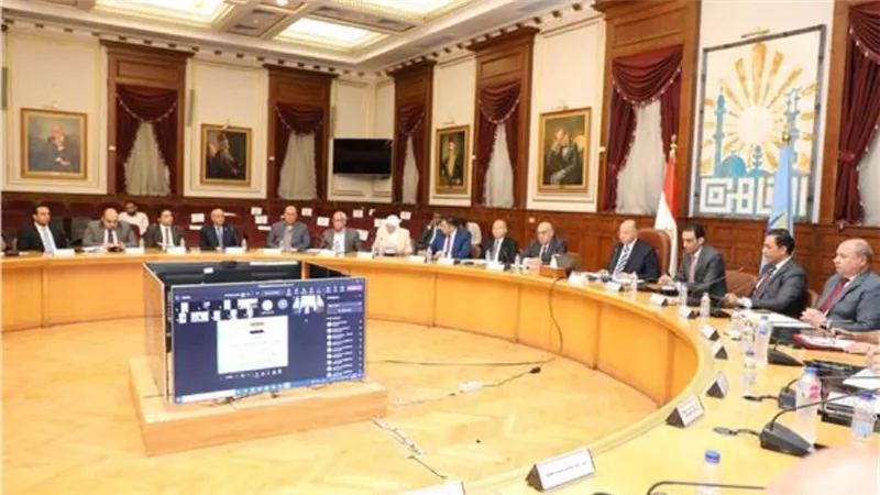 محافظ القاهرة: خطة الدولة ساهمت في توافر جميع السلع الغذائية بالأسواق 