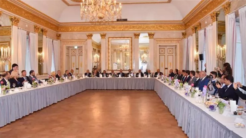 وزير الإسكان يلتقي كبرى الشركات العالمية لمناقشة خطة مصر لتوطين صناعات مياه الشرب والصرف الصحي (صور)