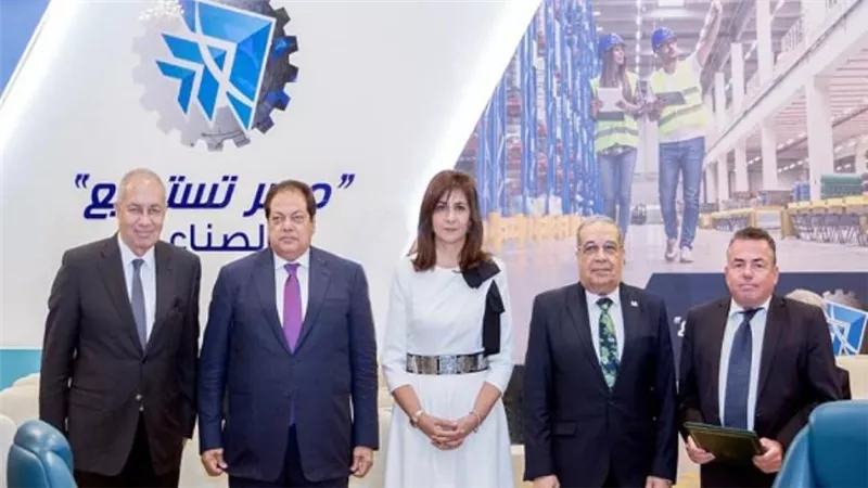 توقيع مذكرة تفاهم بين المنطقة الاقتصادية لقناة السويس وشركة H2 الألمانية في مجال الطاقة النظيفة (صور)
