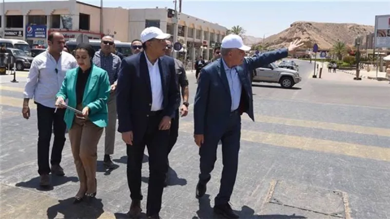 مدبولي يتفقد معرض الأعمال الخاص المقام على هامش فعاليات اجتماعات البنك الإسلامي