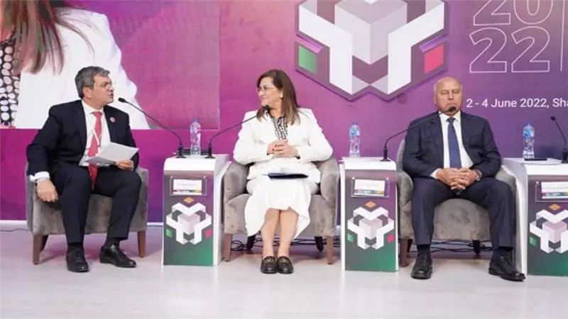 وزير النقل يستعرض جهود مواجهة التغيرات المناخية للحد من انبعاثات الغازات الدفيئة (صور)