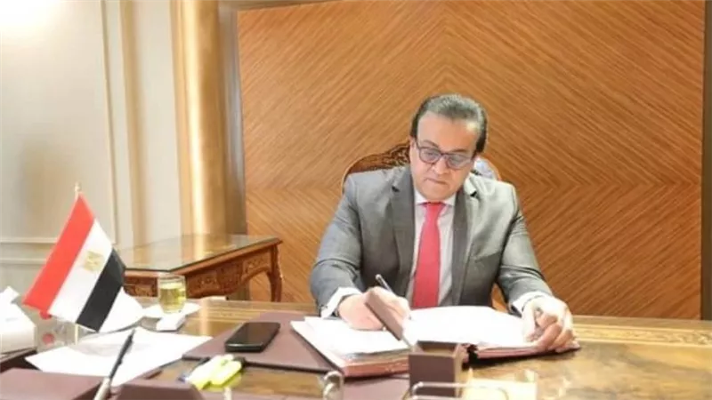 د. خالد عبد الغفار يستعرض تقريرًا عن تطور معدلات الأداء بجامعة حلوان الأهلية