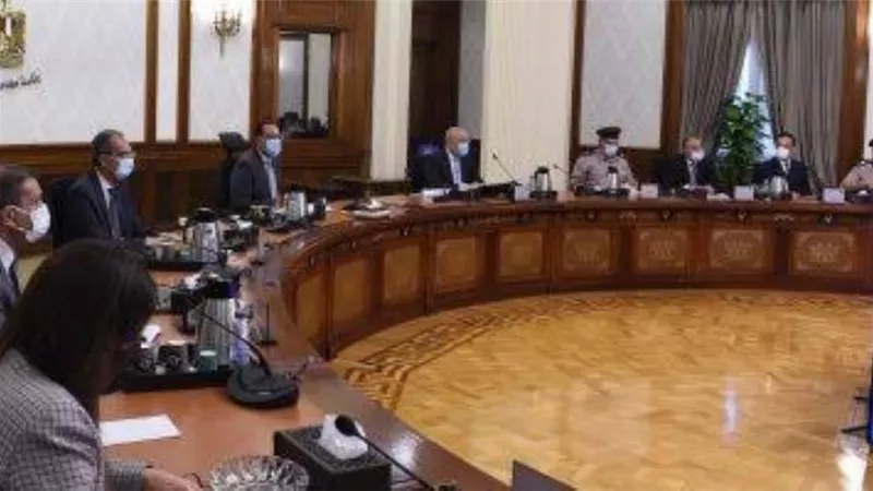 رئيس الوزراء يتابع تنفيذ 2400 كم طرق ومحاور لتحقيق التنمية بجميع المحافظات