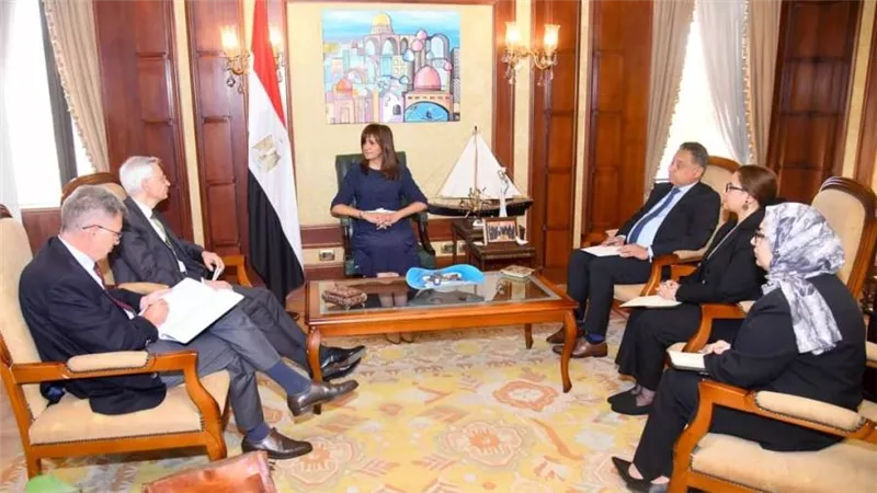 وزيرة الهجرة تبحث مع السفير الفرنسي بالقاهرة الموضوعات ذات الاهتمام المشترك