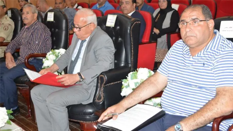 محافظ بورسعيد يناقش استعدادات المحافظة لعقد امتحانات الثانوية العامة