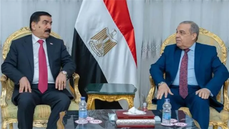 وزير الدولة للإنتاج الحربي ووزير الدفاع العراقي يتفقدان مصنع 200 الحربي 