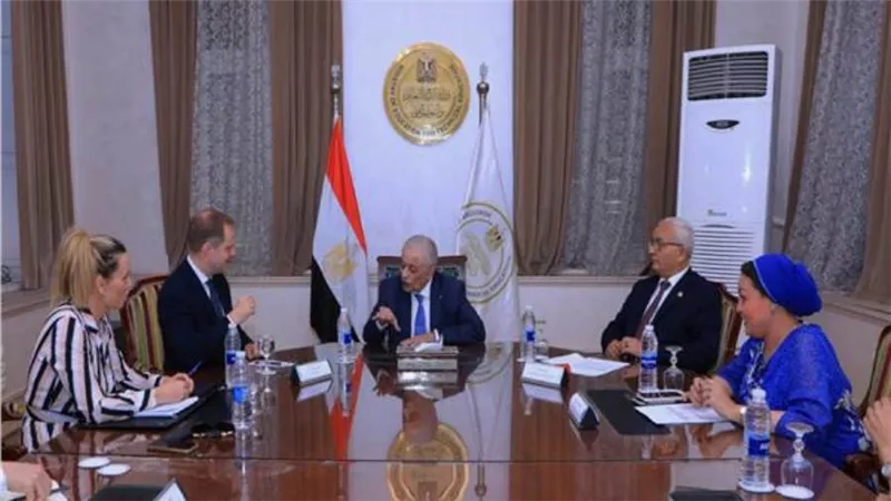 وزير التعليم يلتقي السفير البريطاني بالقاهرة لمناقشة التعاون المشترك في تطوير التعليم 