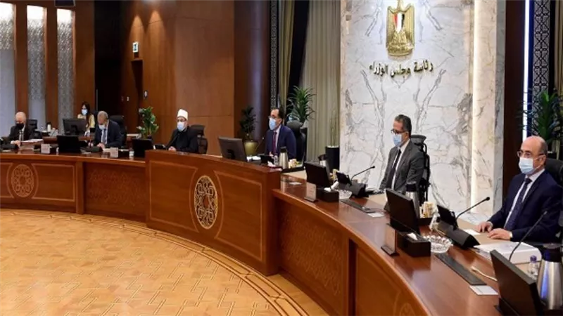 رئيس الوزراء يؤكد أهمية مشروعات الإنتاج الحيواني ومجمع الألبان التي افتتحها الرئيس في تحقيق الأمن الغذائي لمصر (صور)