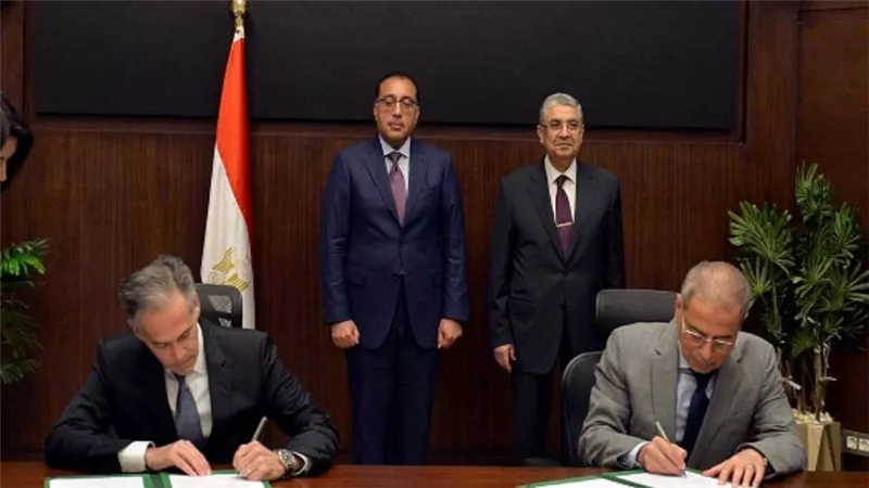 رئيس الوزراء يشهد مراسم توقيع اتفاقيتي تعاون لدعم جهود إزالة الكربون من قطاع الطاقة بمصر (صور)