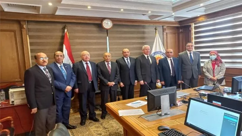 اللجنة المُختصة بترشيح رؤساء الجامعات تواصل أعمالها بمقابلة المُرشحين لرئاسة جامعتي المنصورة وأسيوط (صور)