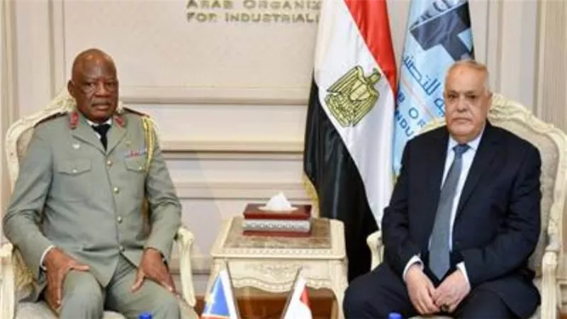 رئيس العربية للتصنيع يبحث مع أمين وزارة الدفاع الكونغولي تعزيز التعاون