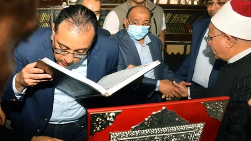 رئيس الوزراء يختتم جولته بالغربية بتفقد أعمال تطوير ساحة مسجد السيد البدويّ بطنطا (صور)