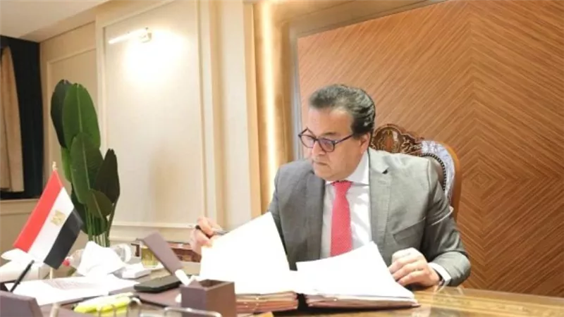 د. خالد عبد الغفار يستعرض تقريرًا عن حصاد أداء معهد تيودور بلهارس في 2021/2022