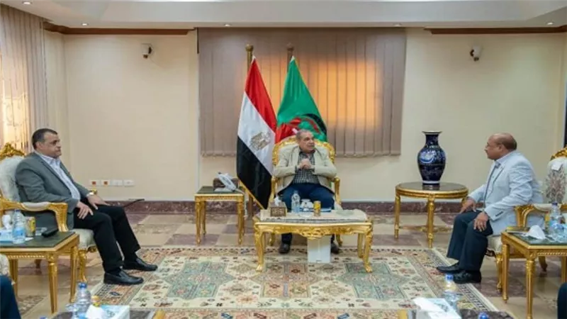 وزير الإنتاج الحربي يتفقد شركتي أبو زعبل للصناعات المتخصصة وأبو زعبل للكيماويات المتخصصة (صور)