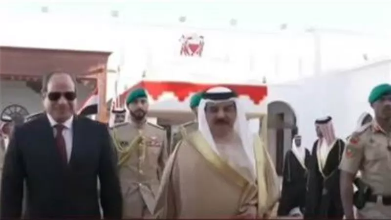 21 طلقة مدفعية ترحيبًا بوصول الرئيس السيسي إلى البحرين