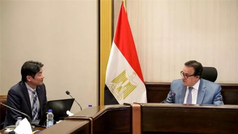 د. خالد عبد الغفار يستقبل ممثلي إحدى الشركات العالمية لبحث التعاون في مجالات الذكاء الاصطناعي والأجهزة الطبية (صور)