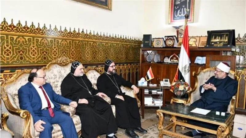 وفد الكنيسة السريانية بمصر يهنئون وزير الأوقاف بعيد الأضحى 