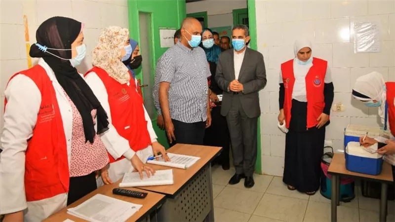 احتفالاً بـ 30 يونيو  محافظ الغربية يفتتح أولى القوافل الطبية المجانية بالوحدة الصحية بشوبر