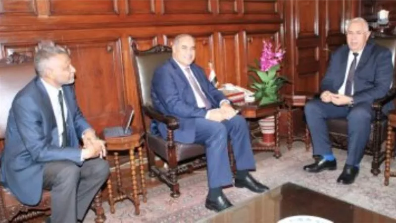 وزير الزراعة يبحث مع 