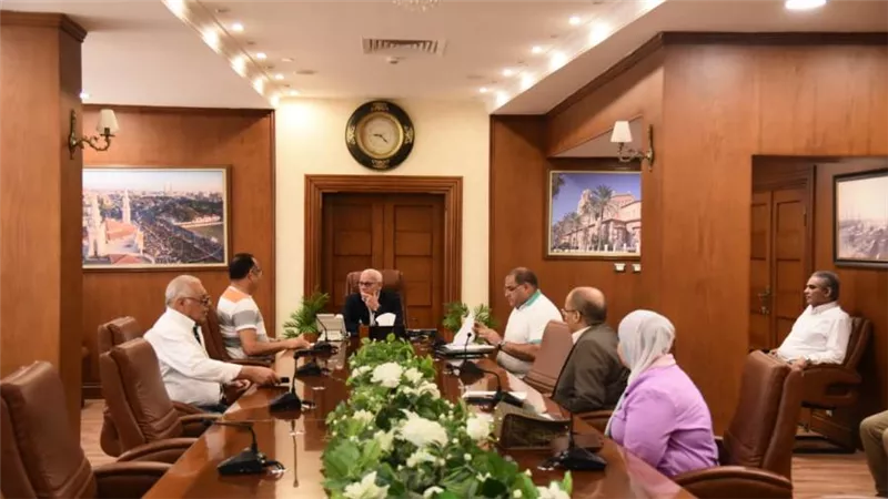 محافظ بورسعيد يلتقي رئيس قطاع شبكات كهرباء بورسعيد