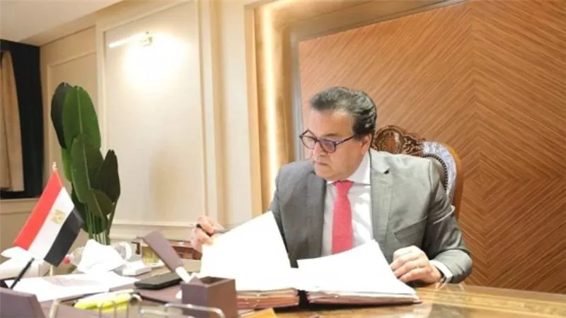 د. خالد عبد الغفار يستعرض تقريرًا عن استعداد جامعة طيبة الجديدة التكنولوجية لبدء الدراسة بها بالعام الدراسي الجديد
