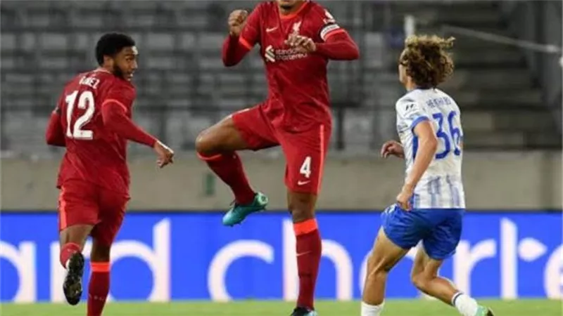 بمشاركة محمد صلاح.. ليفربول يسقط أمام مانشستر يونايتد برباعية وديا