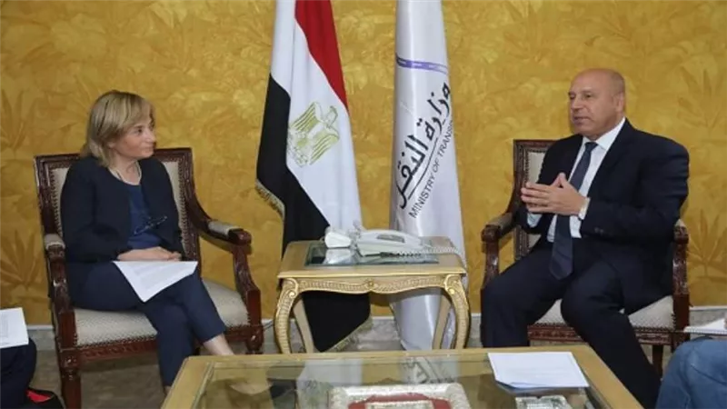 وزير النقل يبحث مع البنك الأوروبي للاستثمار الموقف الحالي للمشروعات المشتركة