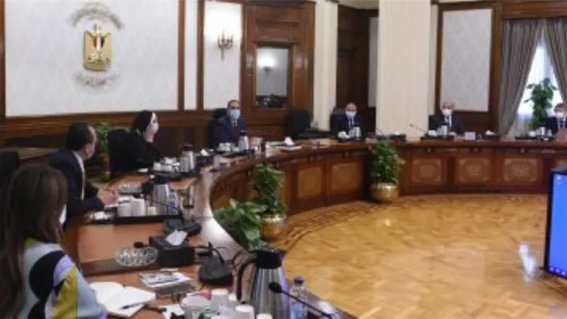 رئيس الوزراء يستعرض عددا من المشروعات الإنتاجية والصناعية المقترحة بعدة قطاعات