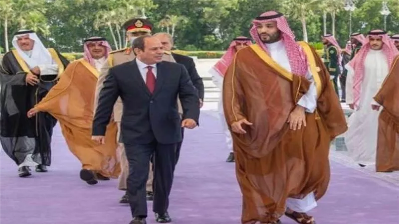 ولي العهد السعودي يستقبل الرئيس السيسي في مطار جدة