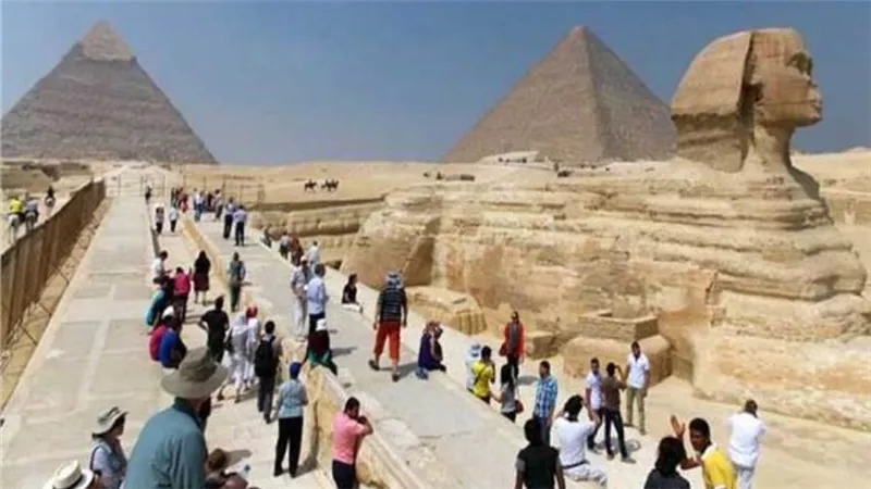 السياحة والآثار: 70 ألف زائر للأهرامات خلال أيام عيد الأضحى المبارك