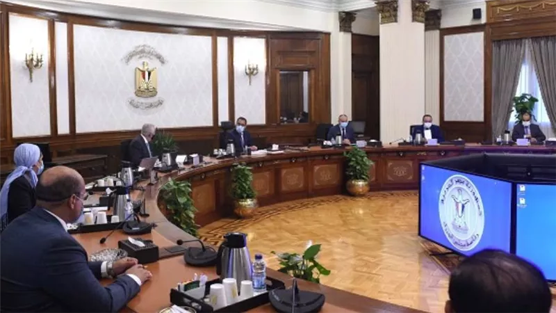 رئيس الوزراء يتابع موقف المدارس المصرية ـ اليابانية (صور)