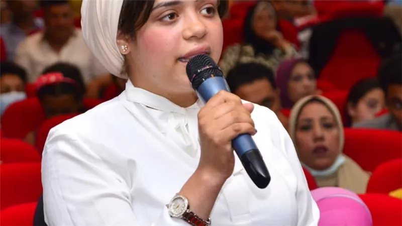 محافظ بورسعيد يعقد لقاءا موسعا مع قطاع كبير من شباب المحافظة
